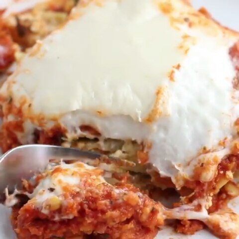 I don’t say this lightly. This truly is the BEST Vegan Lasagna! Layered with a t…