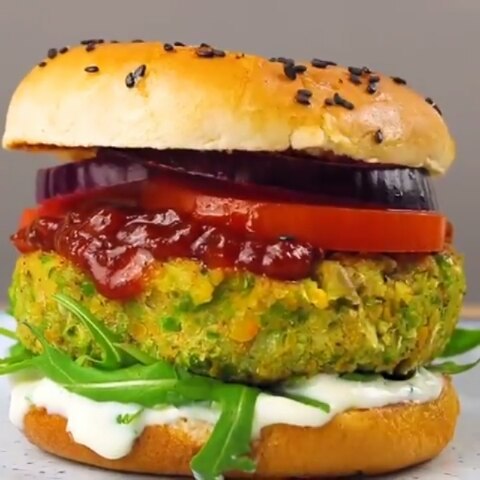 Chickpea Burgers by 
.
TAG-SAVE-SHARE with someone that loves their burgers
.
Fo…